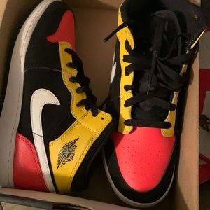 Air Joran 1 MID SE ( Grade School ) Gently worn Size 7y